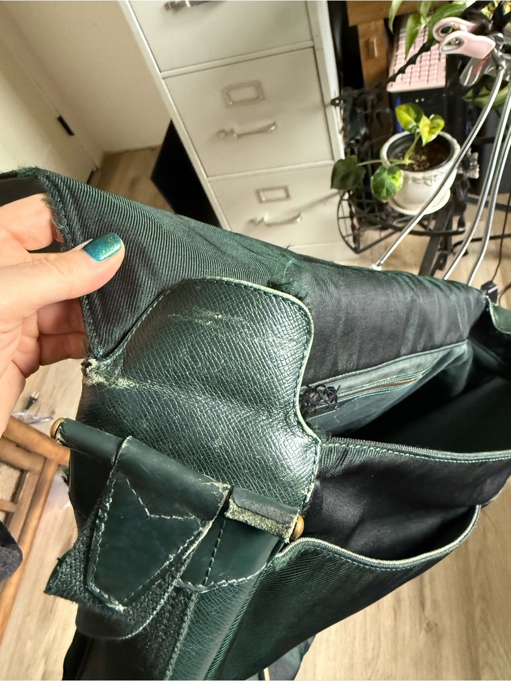 Louis Vuitton Teal Green Leather messenger bag - Picture 3 of 7